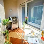 The Big Muenster Fuer Bis Zu 12, Whirlpool, Sauna, Zentral, Tischfussball, Balkon, Gasgrill