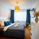 Appartement The Big Muenster Fuer Bis Zu 12, Whirlpool, Sauna, Zentral, Tischfussball, Balkon, Gasgrill Ulm