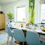 The Big Muenster Fuer Bis Zu 12, Whirlpool, Sauna, Zentral, Tischfussball, Balkon, Gasgrill Ulm