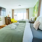 Appartement The Big Muenster Fuer Bis Zu 12, Whirlpool, Sauna, Zentral, Tischfussball, Balkon, Gasgrill *