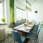 Appartement The Big Muenster Fuer Bis Zu 12, Whirlpool, Sauna, Zentral, Tischfussball, Balkon, Gasgrill Ulm
