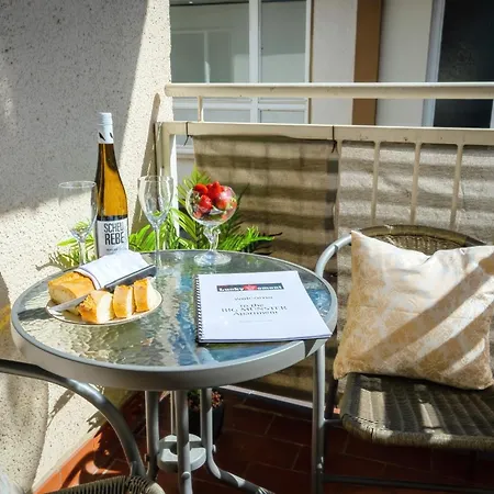 Appartement The Big Muenster Fuer Bis Zu 12, Whirlpool, Sauna, Zentral, Tischfussball, Balkon, Gasgrill *