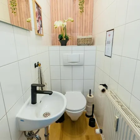 Appartement The Big Muenster Fuer Bis Zu 12, Whirlpool, Sauna, Zentral, Tischfussball, Balkon, Gasgrill *